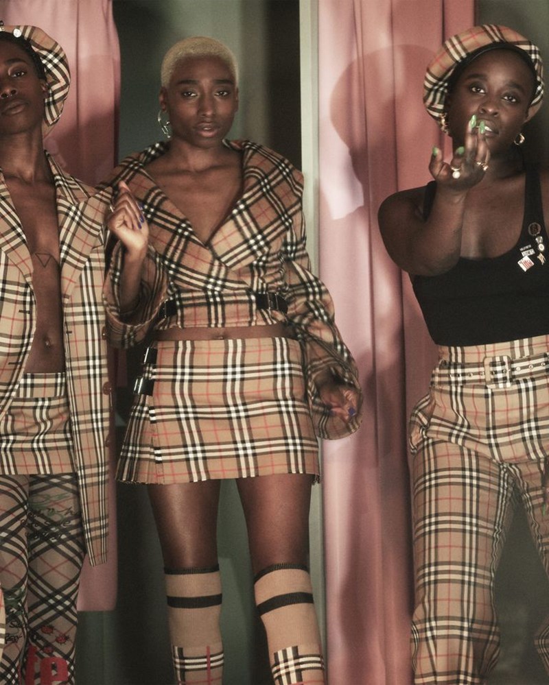 H Kate Moss επιστρέφει στην καμπάνια του οίκου Burberry - εικόνα 3