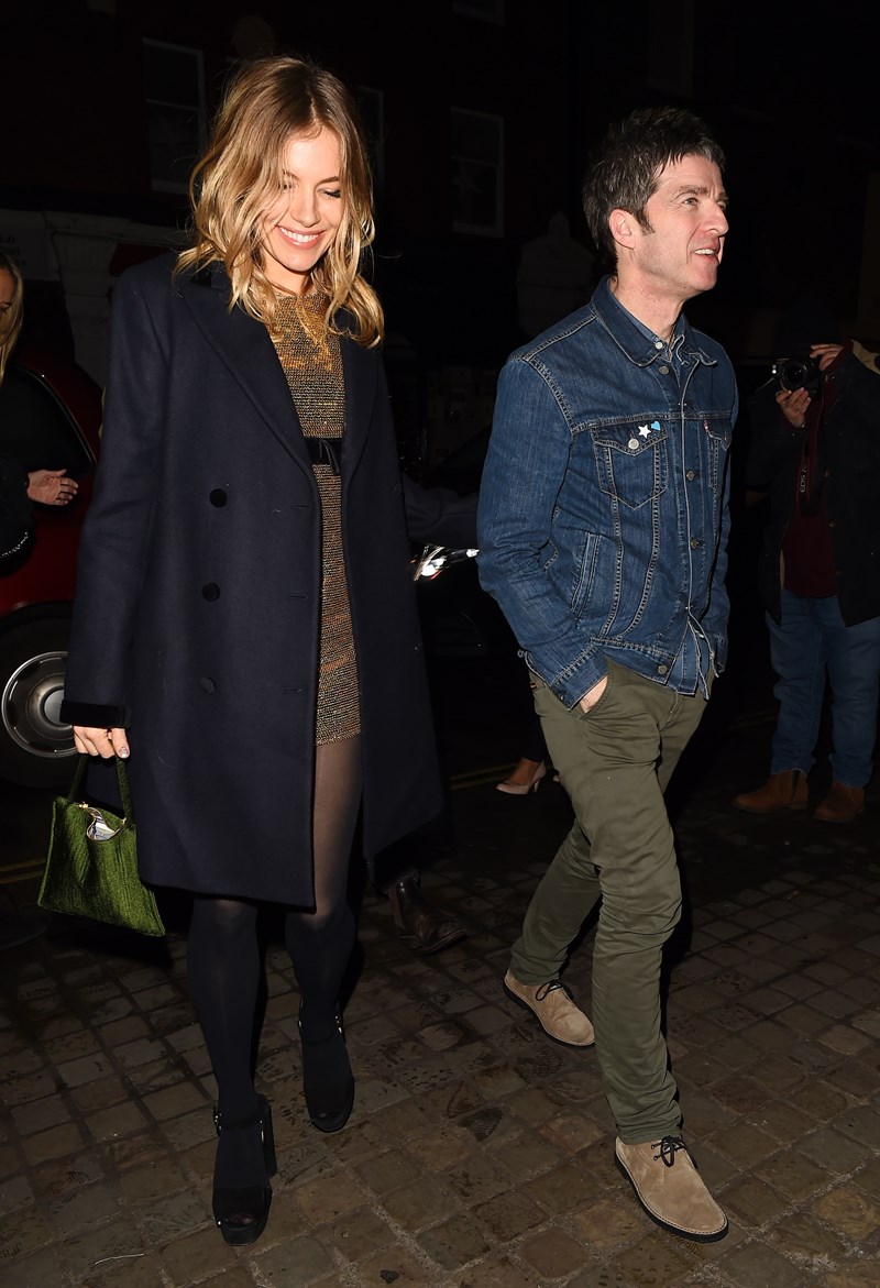 Sienna Miller: Πώς φόρεσε τώρα ένα φόρεμα του 2006; - εικόνα 3