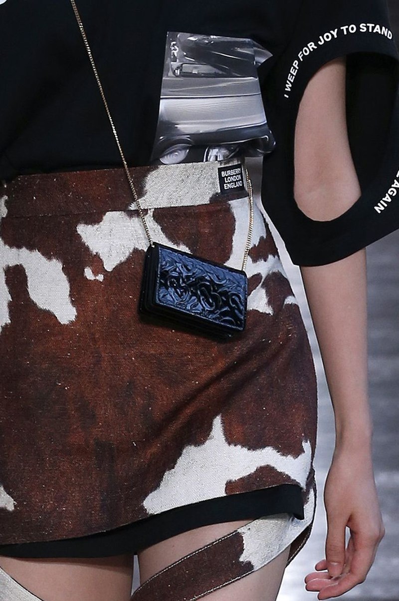 10+1 τσάντες που θέλουμε τώρα κατευθείαν από τα ντεφιλέ - εικόνα 2