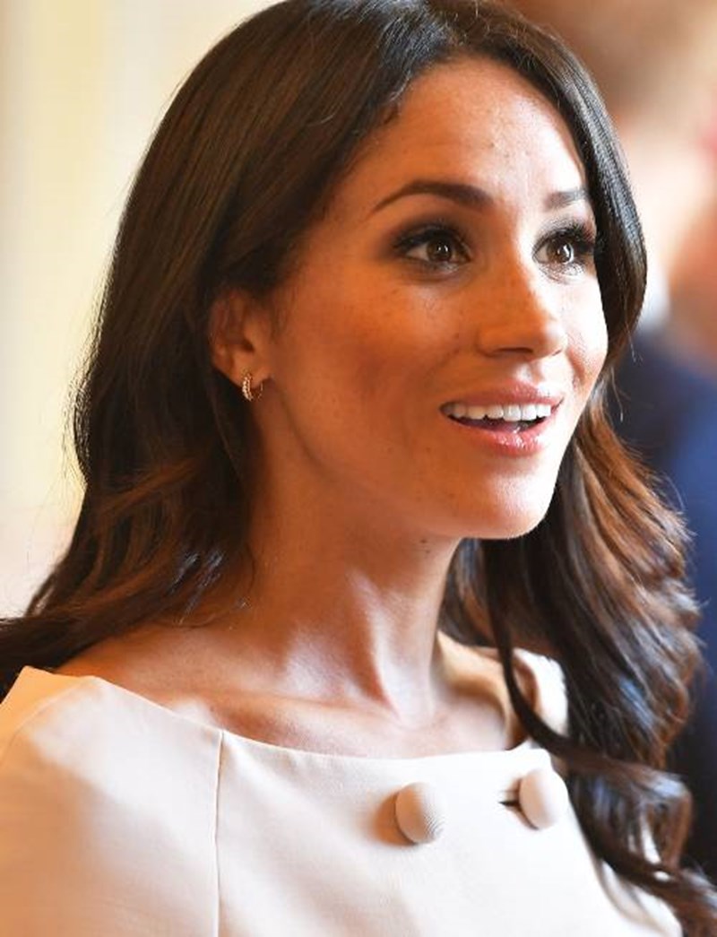 Βρήκαμε τα σκουλαρίκια που αγαπά η Μeghan Markle - εικόνα 1