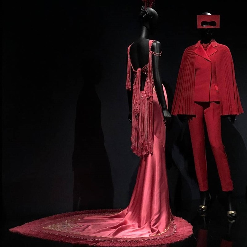 Η μαγευτική ιστορία του οίκου Dior μέσα από 500 φορέματα - εικόνα 5