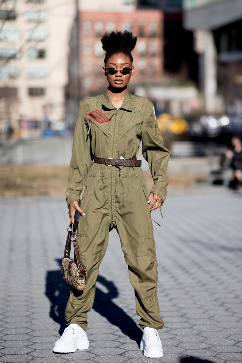 Khaki is the new black: Αυτό είναι το χρώμα που πρωταγωνιστεί τώρα στο street style - εικόνα 3