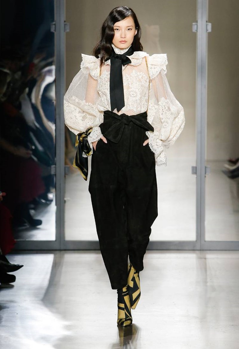 12+1 στιγμιότυπα που λατρέψαμε από την NYFW - εικόνα 11