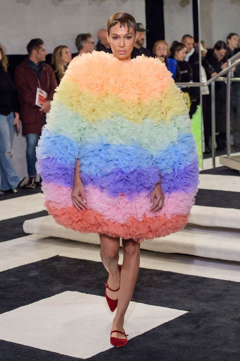 Είναι αυτό το πιο extra ντεφιλέ της New York Fashion Week; - εικόνα 1