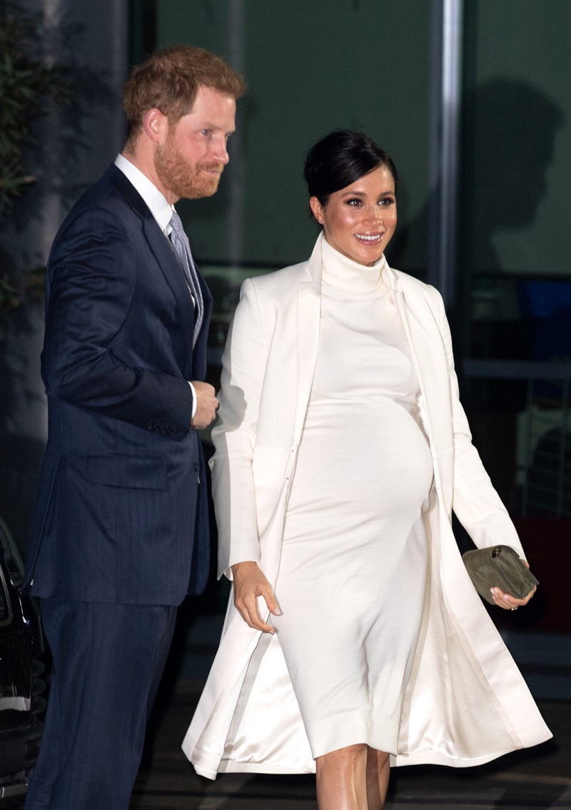 Η Meghan Markle αποδεικνύει ότι το αστραφτερό λευκό είναι must! - εικόνα 2