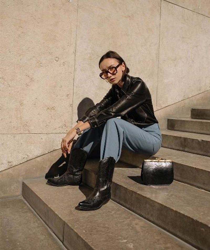 Super Hot Trend: Τι φορούν τώρα τα κορίτσια της μόδας εκτός από στενά jeans με ankle boots; - εικόνα 4