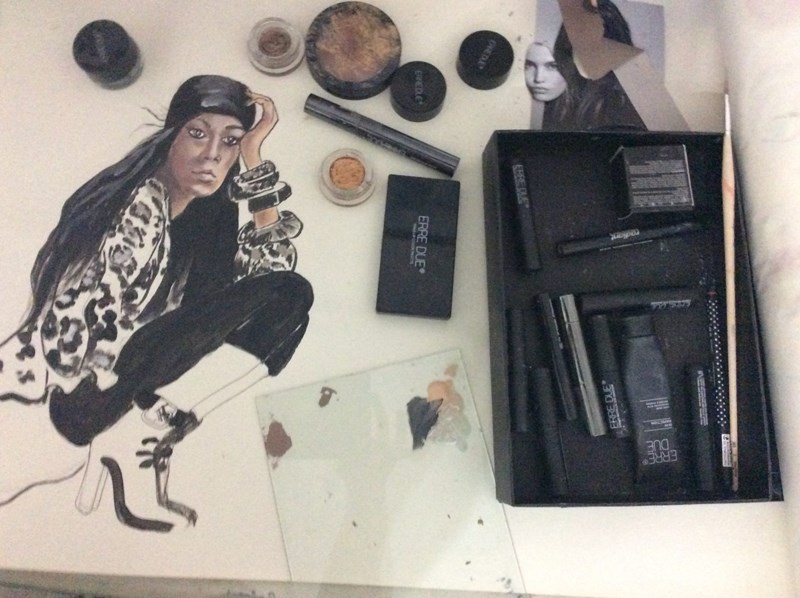 Μια ζωγράφος που δημιουργεί με κραγιόν - εικόνα 4