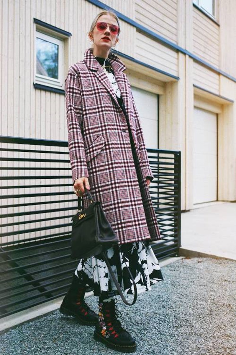 Αυτά είναι τα μποτάκια που ταιριάζουν τέλεια με τα midi φορέματα της γκαρνταρόμπας σου - εικόνα 3