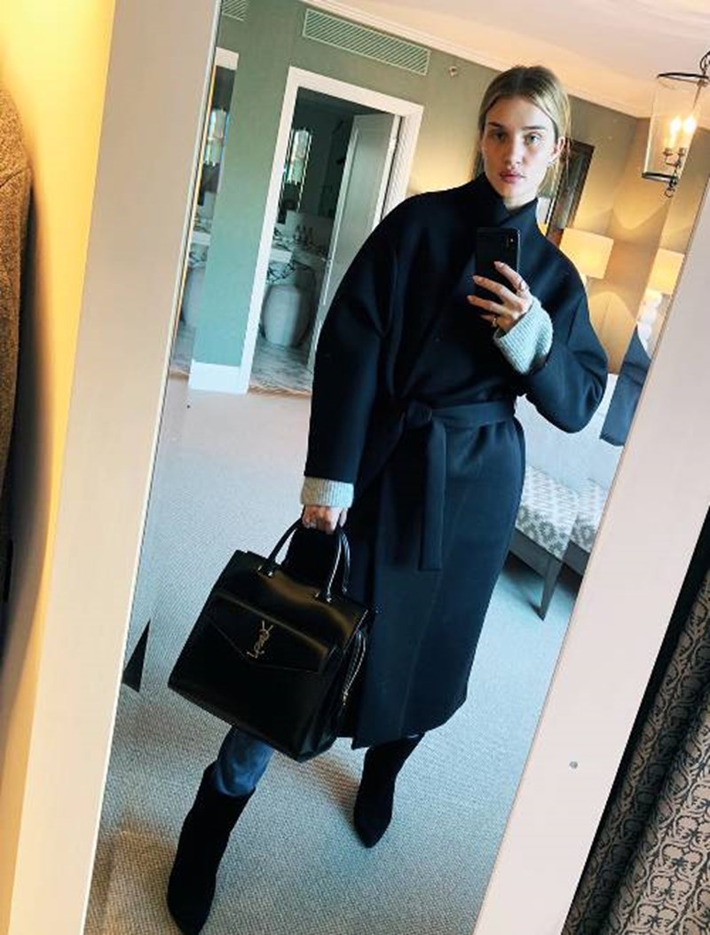 H Rosie Huntington ξέρει από καθημερινό chic στυλ - εικόνα 3