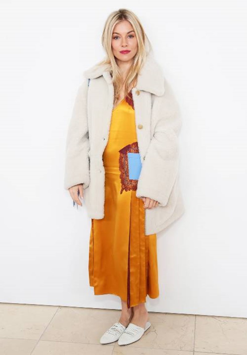 Get the look: Τα must κομμάτια της Sienna Miller - εικόνα 2