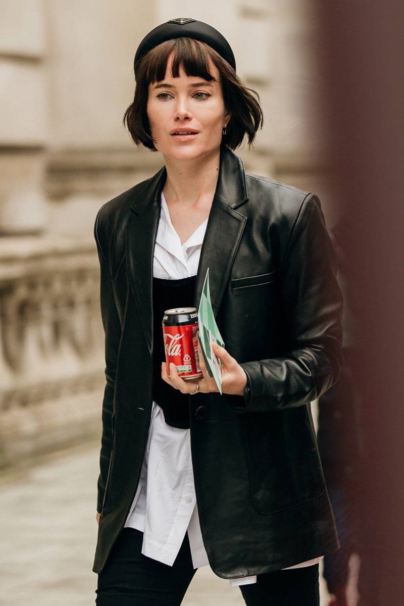 Shh, it's a secret: Αυτό το χτένισμα κυριαρχεί τώρα στο street style του εξωτερικού - εικόνα 7