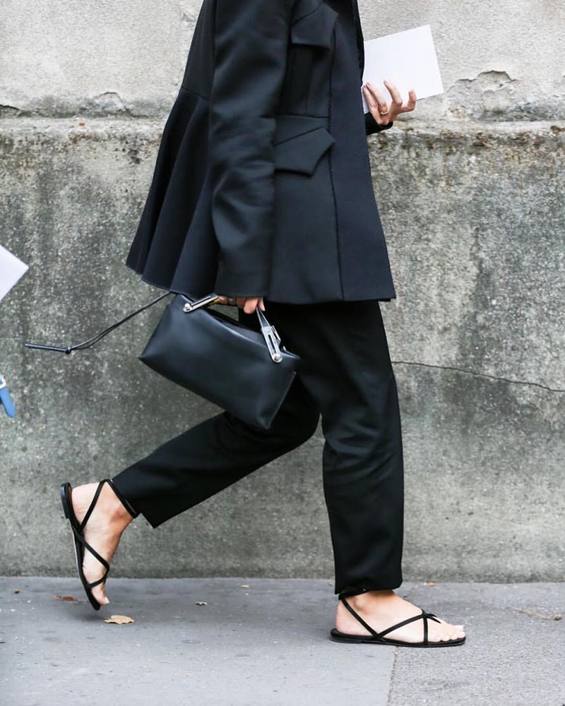 Με αυτό το κομμάτι θα κάνεις τα πιο κομψά office looks τώρα και για πάντα - εικόνα 1