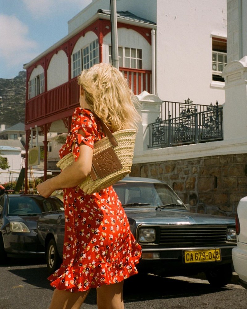 Η τσάντα που επιλέγουν τώρα όσες ξέρουν από στυλ - εικόνα 3