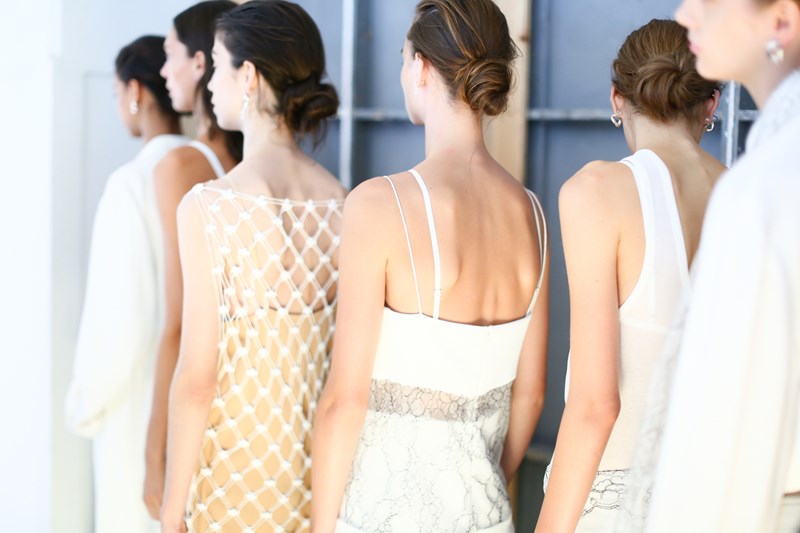 Πώς θα δημιουργήσεις τα πιο ανάλαφρα χτενίσματα; (expert tips) - εικόνα 3