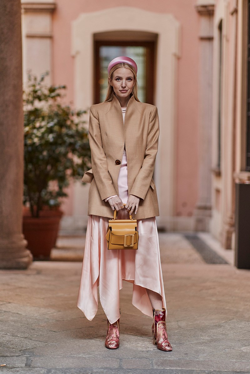 Shh, it's a secret: Αυτό το χτένισμα κυριαρχεί τώρα στο street style του εξωτερικού - εικόνα 3