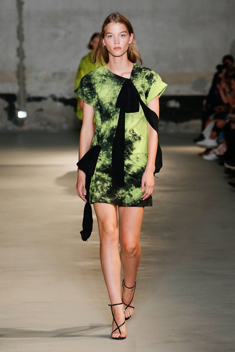 The Ultimate Trend Guide: Όλες οι τάσεις της άνοιξης σε 44 φωτογραφίες από τα ντεφιλέ - εικόνα 14