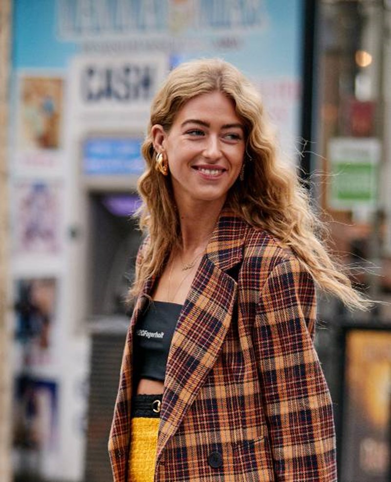 Straight from the Street: Τα hair looks που επιλέγουν τώρα τα κορίτσια της μόδας - εικόνα 6