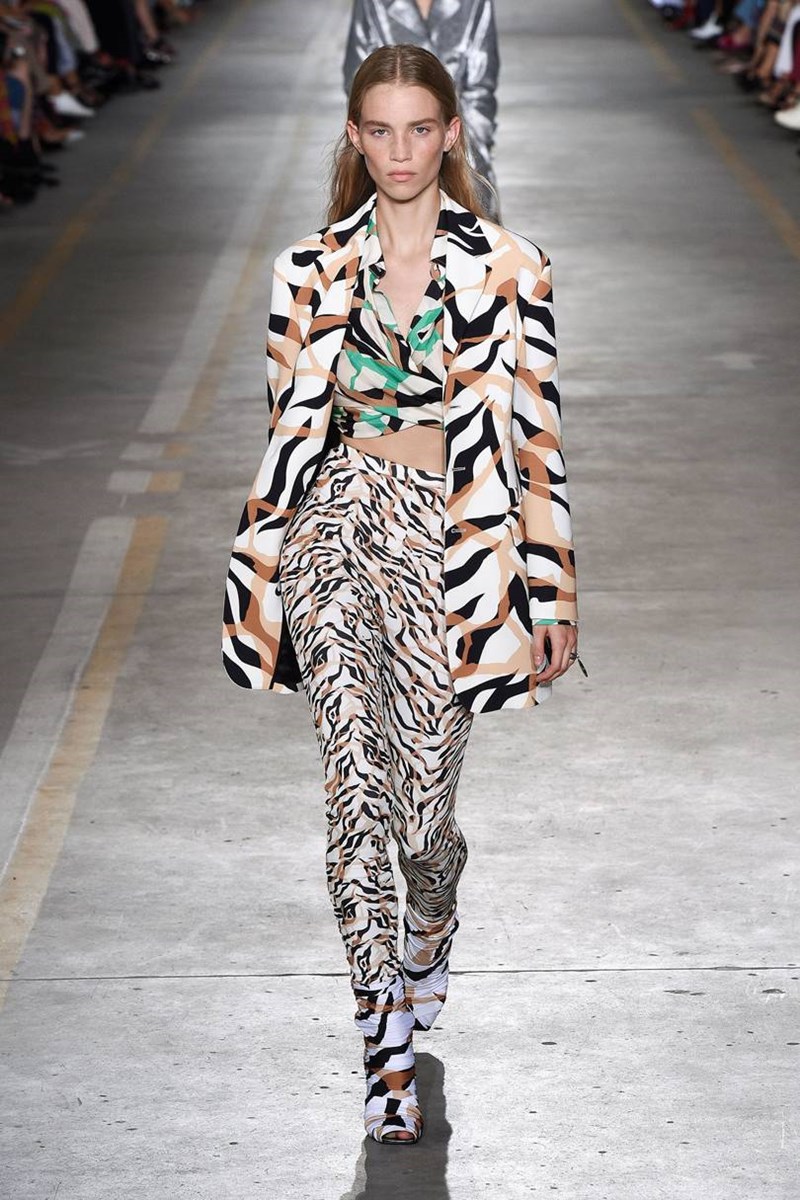 The Ultimate Trend Guide: Όλες οι τάσεις της άνοιξης σε 44 φωτογραφίες από τα ντεφιλέ - εικόνα 23