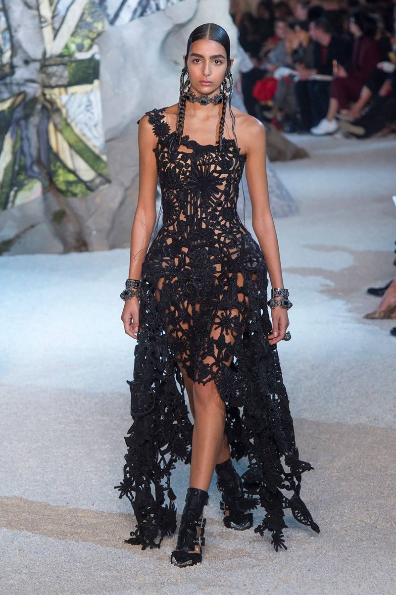 The Ultimate Trend Guide: Όλες οι τάσεις της άνοιξης σε 44 φωτογραφίες από τα ντεφιλέ - εικόνα 44