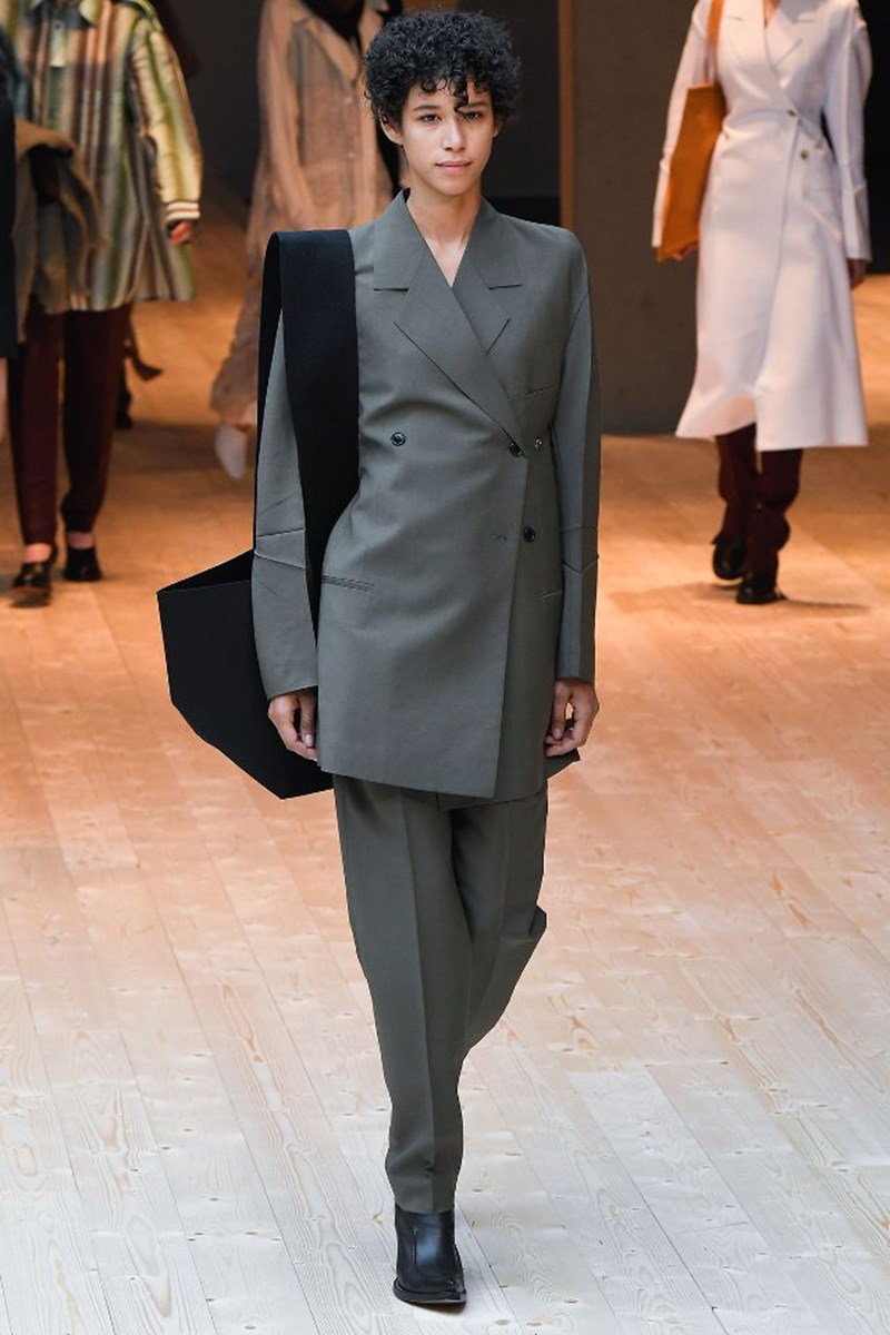 Style News: Ήρθε το τέλος των cropped παντελονιών; - εικόνα 1