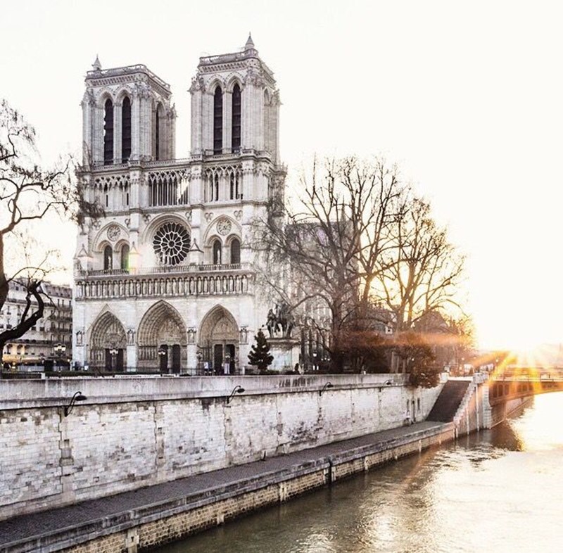 Ο κόσμος της μόδας βοηθά στην ανοικοδόμηση της Παναγίας των Παρισίων - εικόνα 1