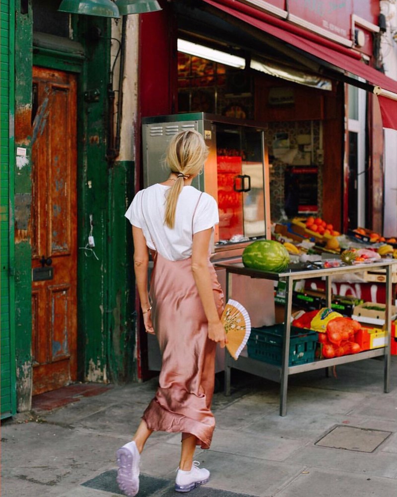 Slip Into Style: Εσύ τι χρώμα slip dress θα φορέσεις; - εικόνα 1