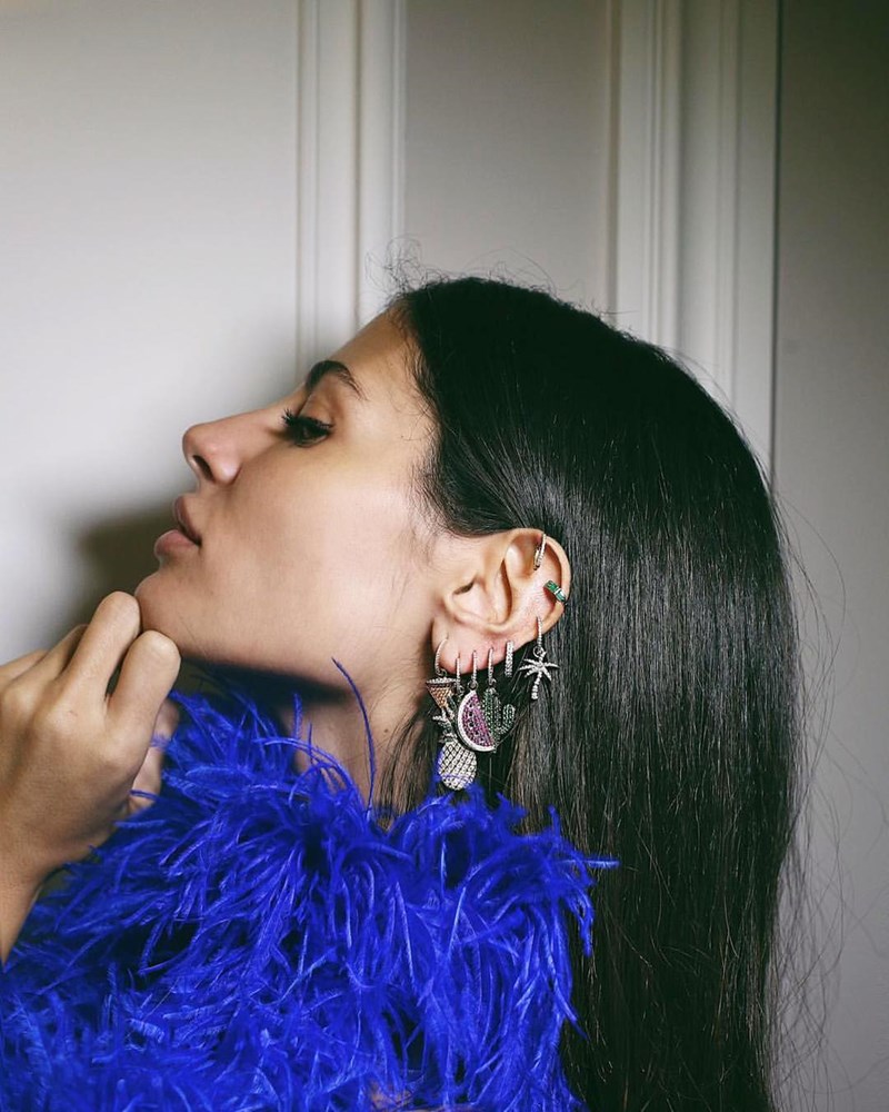 Βρήκαμε τα σκουλαρίκια που δίνουν άλλον αέρα στα οutfits της σεζόν - εικόνα 1