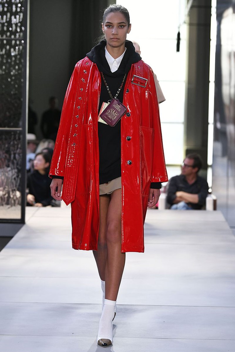 Necklace bag: Το trend που μας βάζει σε σκέψεις - εικόνα 3