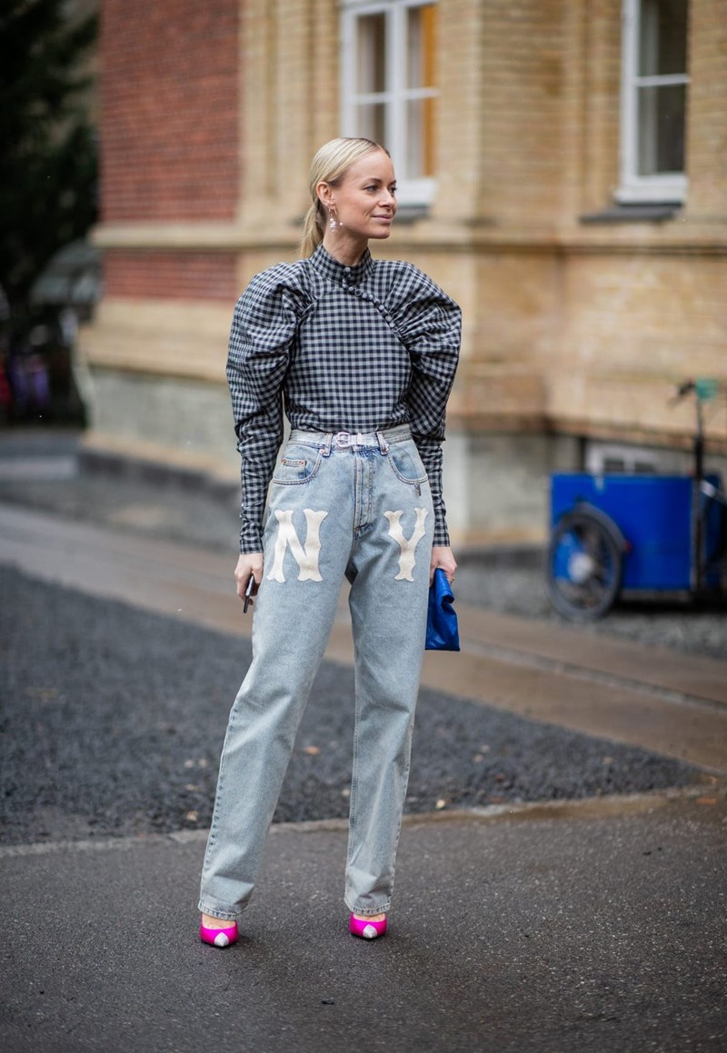 Puff Sleeves: 4 look έμπνευση + τα καλύτερα κομμάτια της αγοράς - εικόνα 1