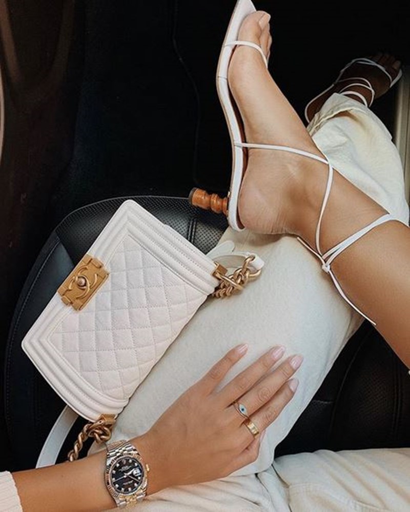 Τα naked sandals ορίζουν το στυλ της νέας σεζόν - εικόνα 1