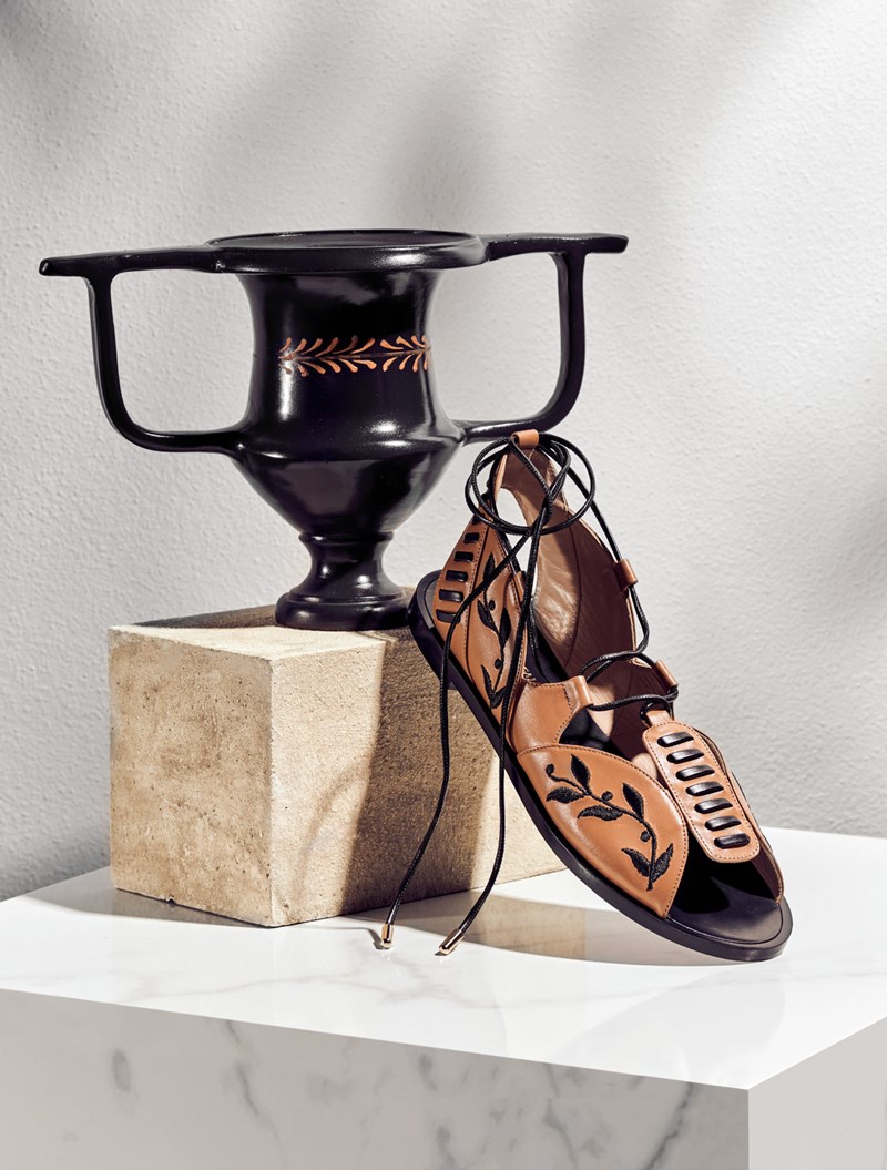 Τα πέδιλα που θα κάνουν το summer look μας ακαταμάχητο έχουν ελληνική υπογραφή - εικόνα 1