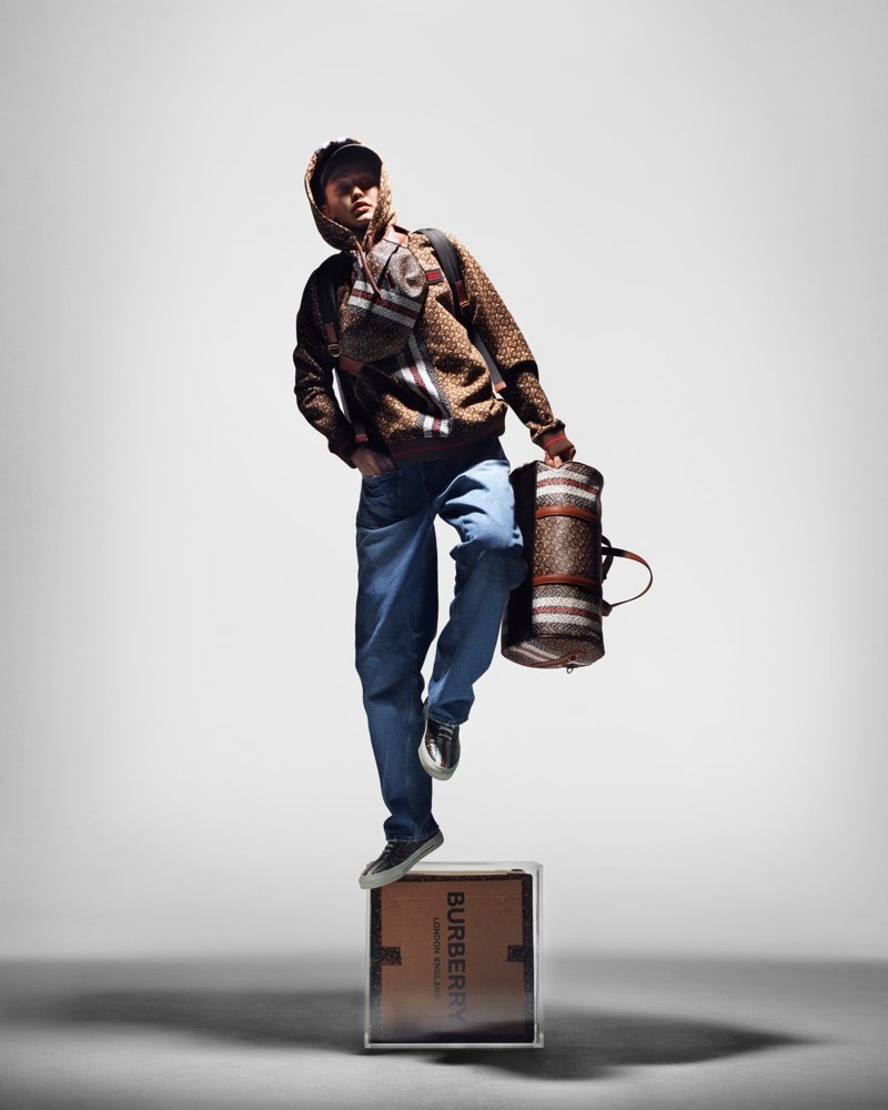 H Gigi Hadid σε 4 διαφορετικούς ρόλους - εικόνα 4