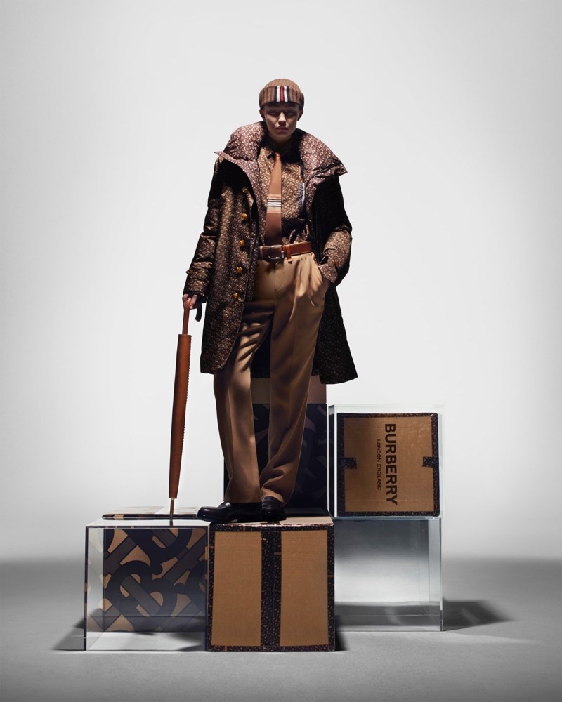 H Gigi Hadid σε 4 διαφορετικούς ρόλους - εικόνα 5