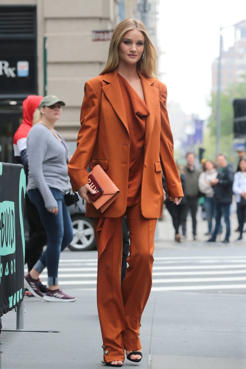 4 styling tips που πήραμε από την Rosie Huntington - εικόνα 1