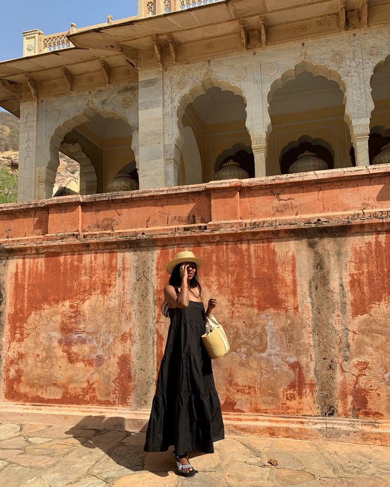 Black is Back: 15 καλοκαιρινά κομμάτια στο πιο διαχρονικό χρώμα - εικόνα 1