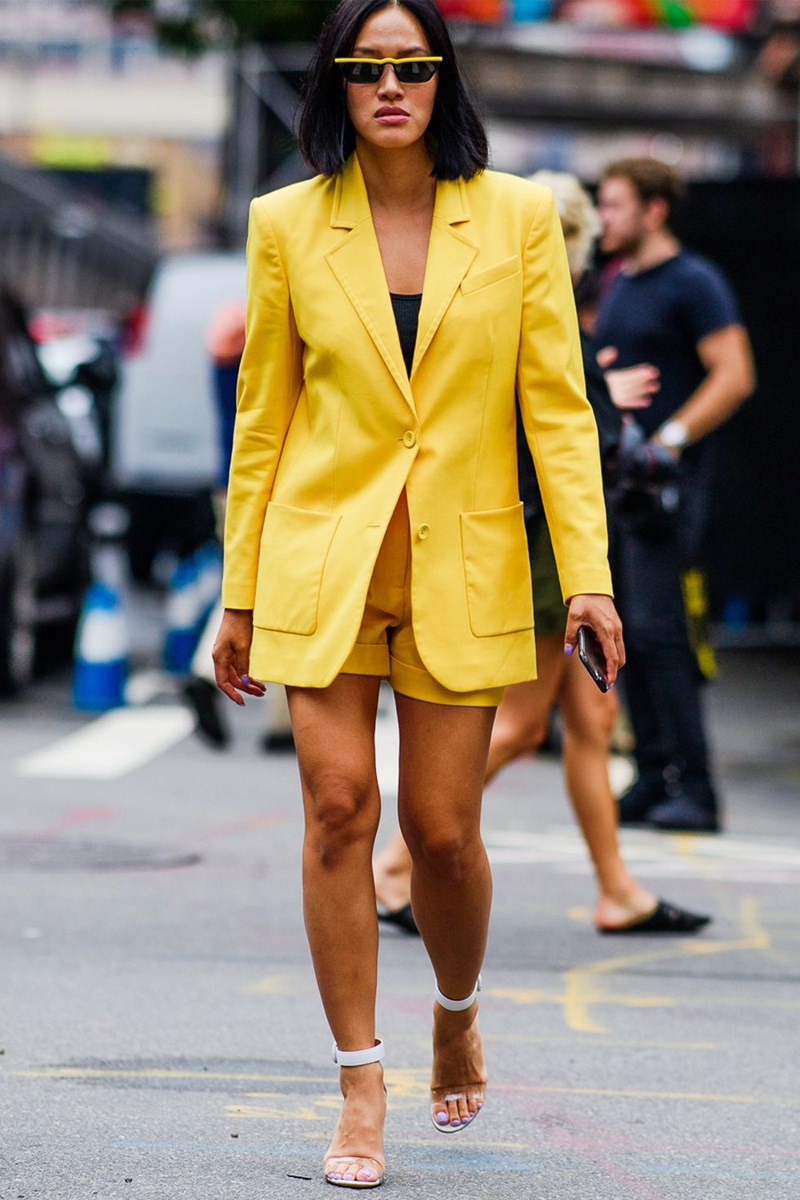 6 summer looks που ακολουθούν τις πιο δυνατές τάσεις της μόδας - εικόνα 3