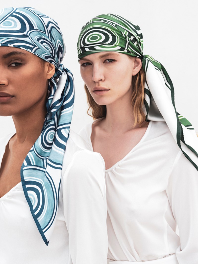 6 διαφορετικοί τρόποι να φορέσετε το μεταξωτό φουλάρι - εικόνα 1