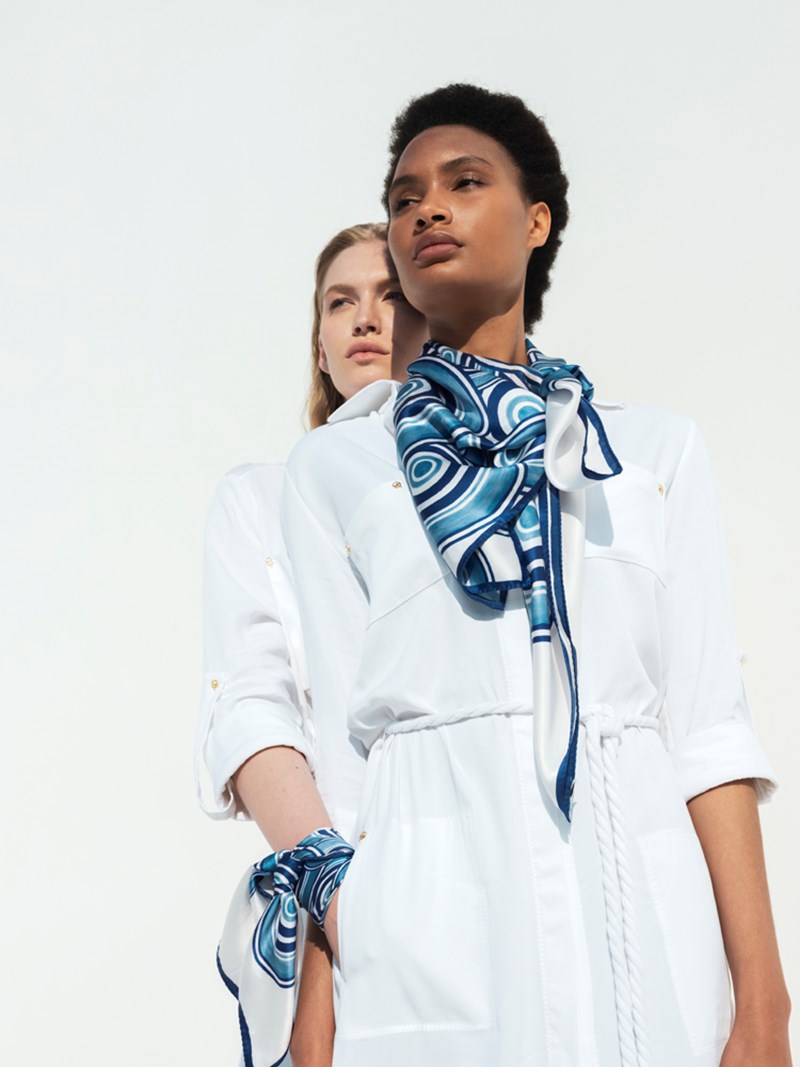 6 διαφορετικοί τρόποι να φορέσετε το μεταξωτό φουλάρι - εικόνα 4