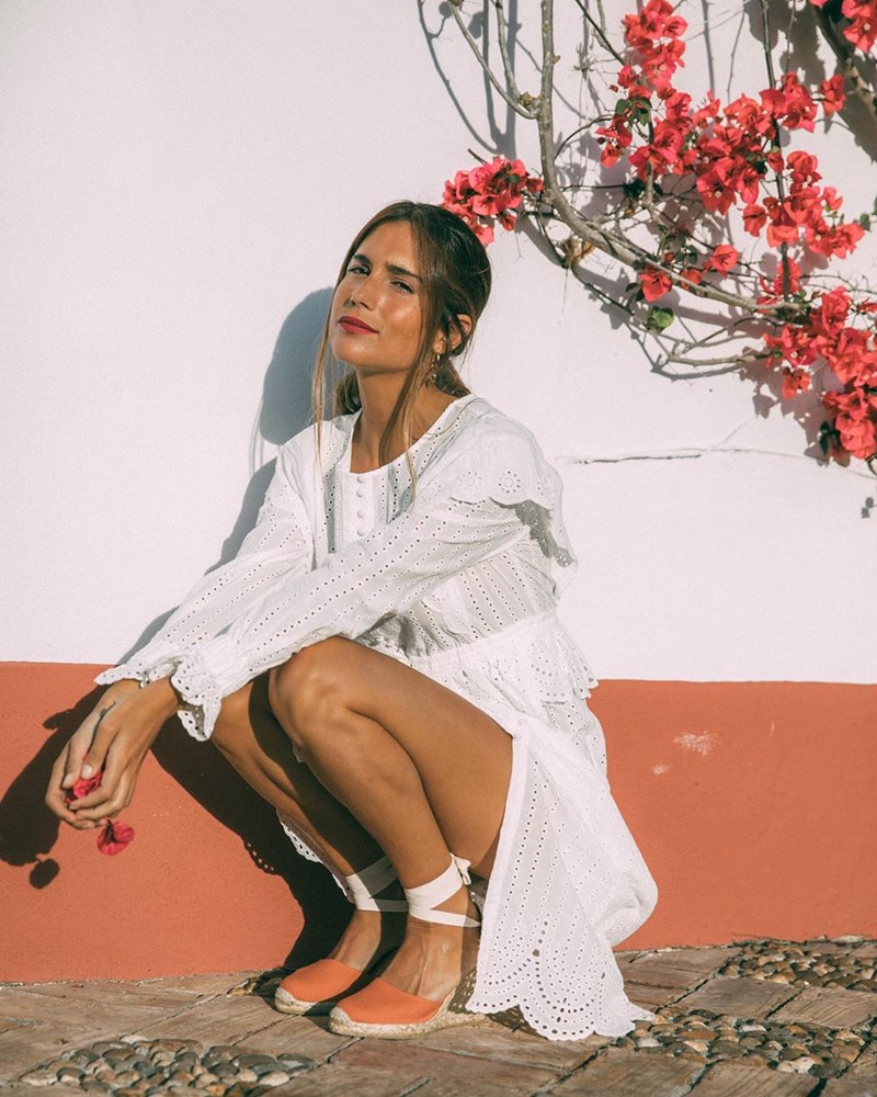 10+1 λευκά μίνι φορέματα για αέρινες εμφανίσεις - εικόνα 1