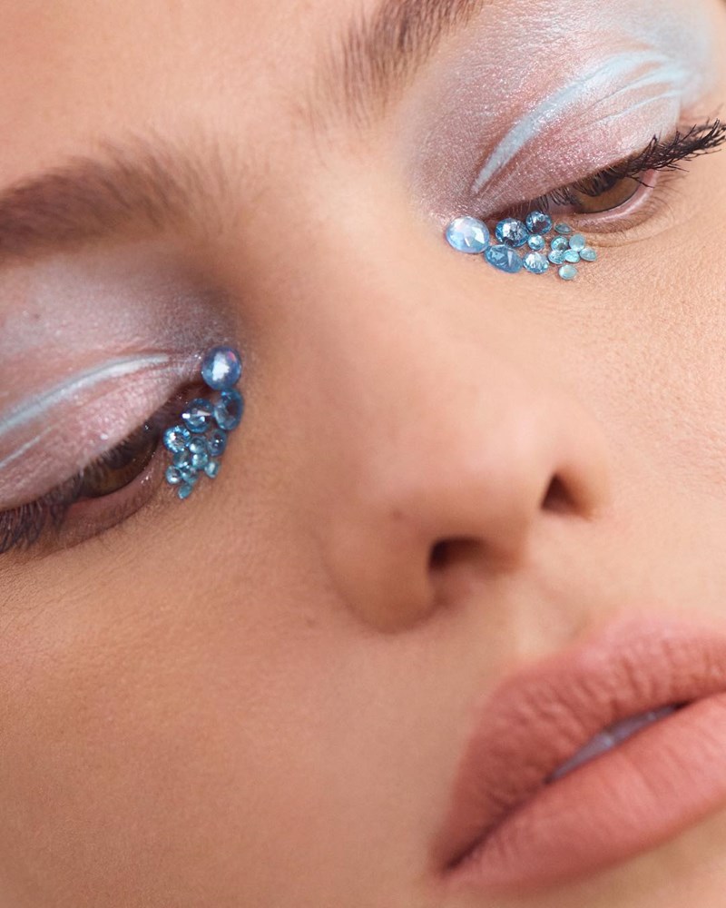 Pool Side Blue: Το γαλάζιο της πισίνας είναι το beauty trend του καλοκαιριού - εικόνα 4