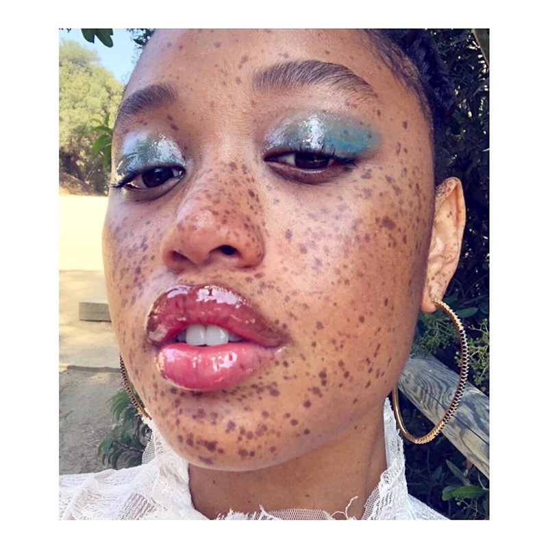 Pool Side Blue: Το γαλάζιο της πισίνας είναι το beauty trend του καλοκαιριού - εικόνα 6