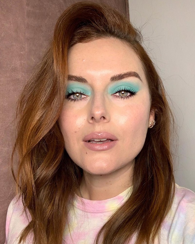 Pool Side Blue: Το γαλάζιο της πισίνας είναι το beauty trend του καλοκαιριού - εικόνα 5