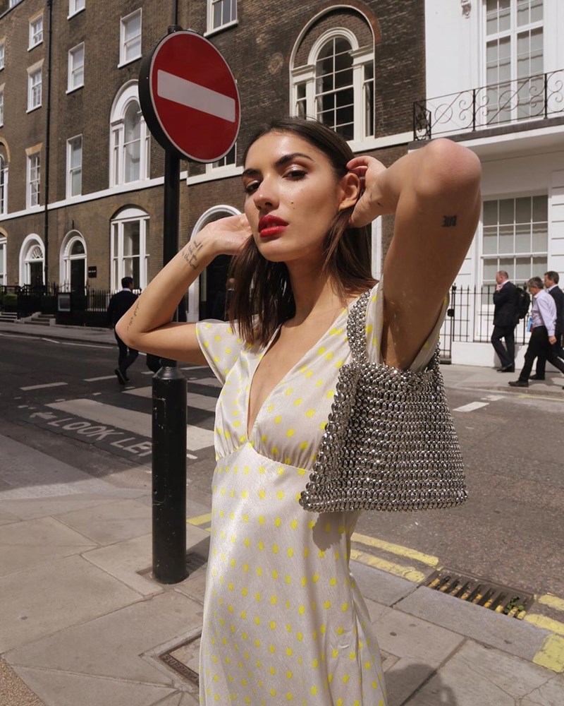 Buy Now, Wear Later: 11 οικονομικά κομμάτια για τώρα και το φθινόπωρο - εικόνα 1