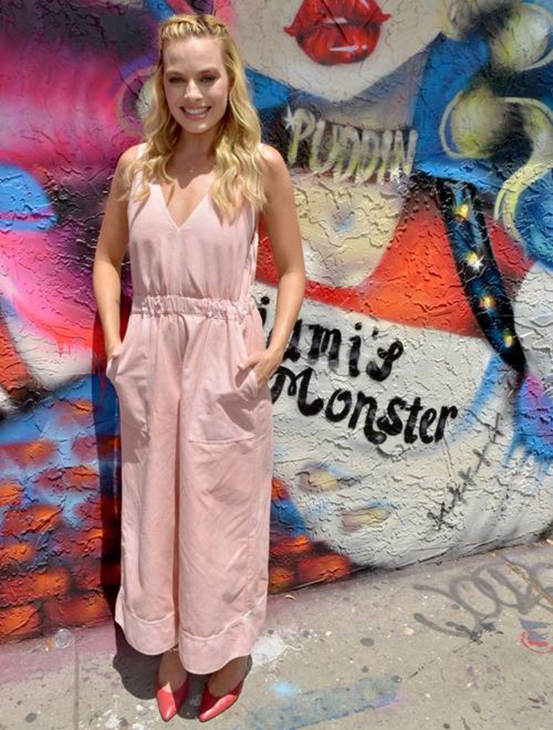 6 τρόποι να αντιγράψεις τα summer looks της Margot Robbie - εικόνα 2