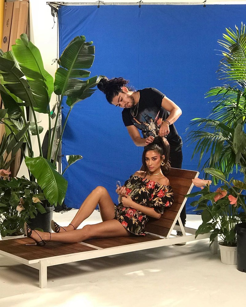 Flamingo Pose: Το tip των celebrities για τέλειες φωτό - εικόνα 5