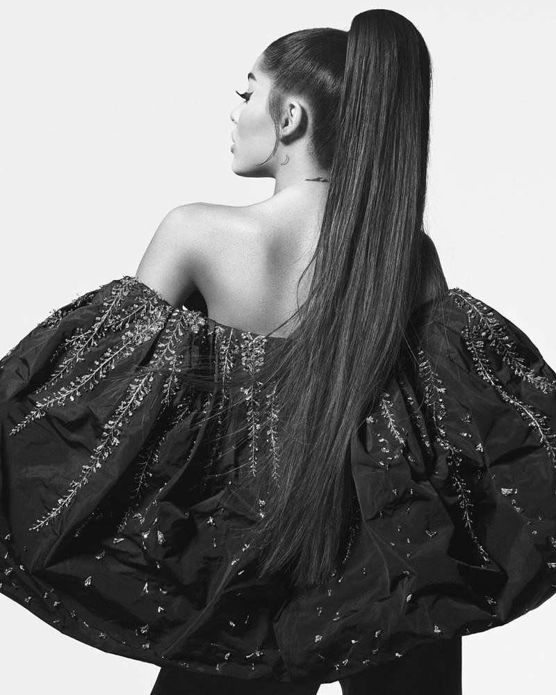 H Ariana Grande λάμπει στη νέα καμπάνια Givenchy - εικόνα 2