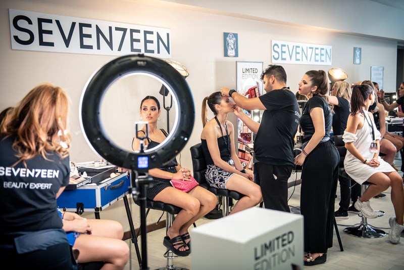 Τα νέα beauty trends στο πιο μεγάλο μουσικό event της χρονιάς - εικόνα 2