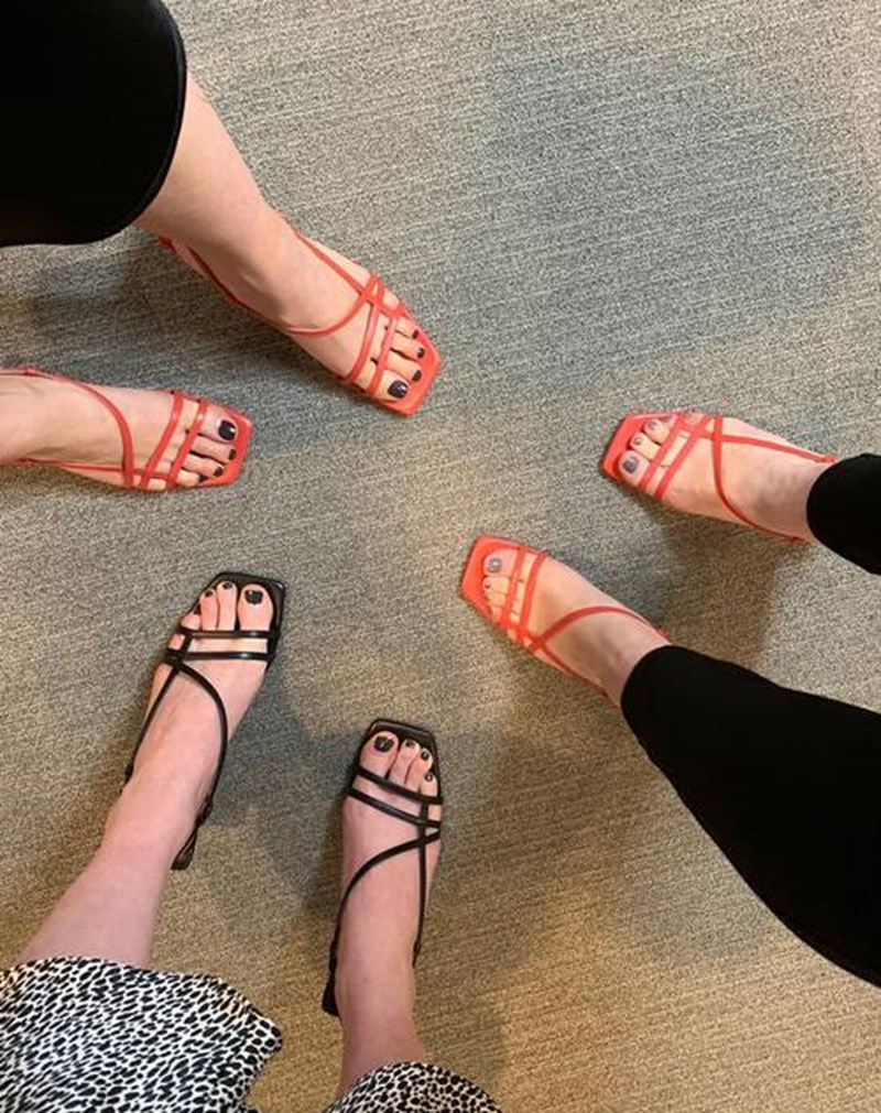 Αυτά είναι τα παπούτσια που επιλέγουν τώρα τα κορίτσια της μόδας - εικόνα 1