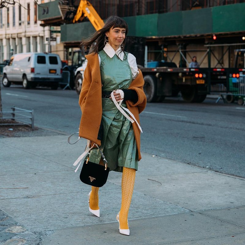 7 τρόποι να φορέσεις τα αγαπημένα σου φορέματα τώρα και το φθινόπωρο - εικόνα 9