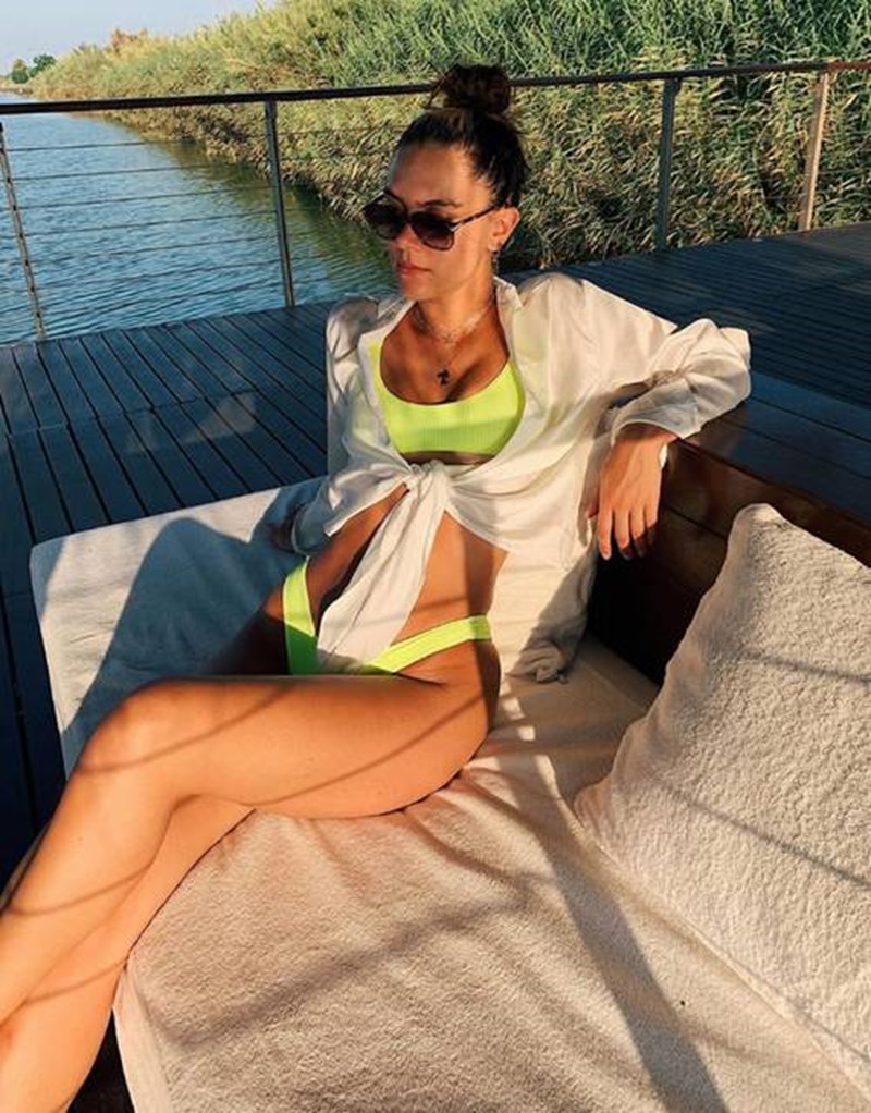 7 outfits με πρωταγωνιστή τα neon + 10 κομμάτια για να το πετύχεις - εικόνα 5